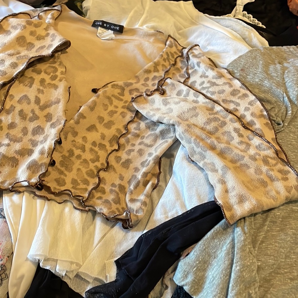 Crop cardigan w/tiger print